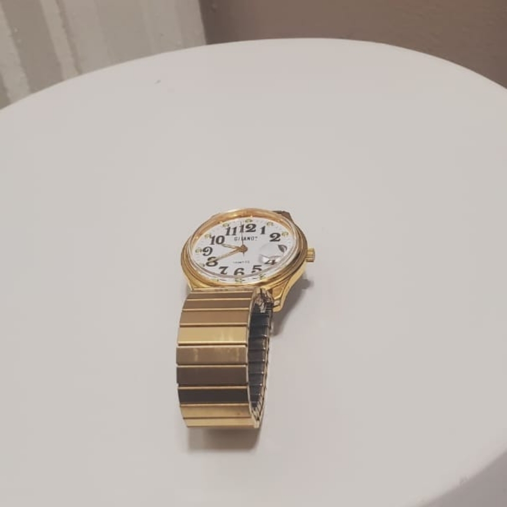 🌴Goldcolour vintagewristwatch, stainless steel ladies,gold stretchy adjustable. - Picture 5 of 10